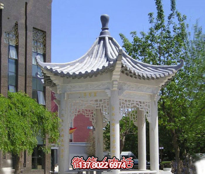 精美漢白玉鏤空涼亭，為校園休息區(qū)提供清涼休息空間
