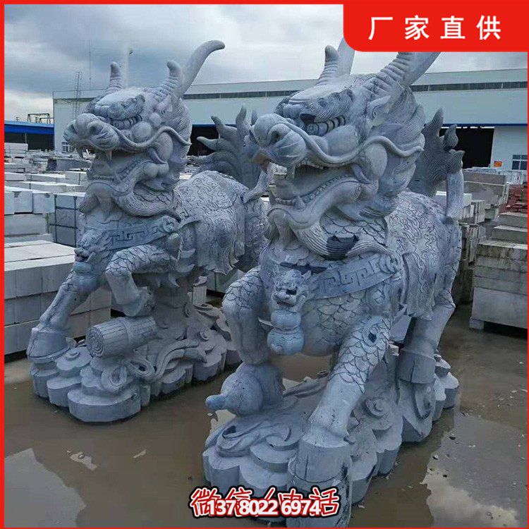 青石雕刻麒麟大型雕塑，為景區(qū)墓園增添靚麗風(fēng)采