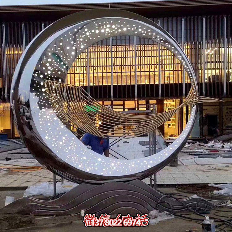 不銹鋼鏡面抽象雕塑景觀(guān)裝置