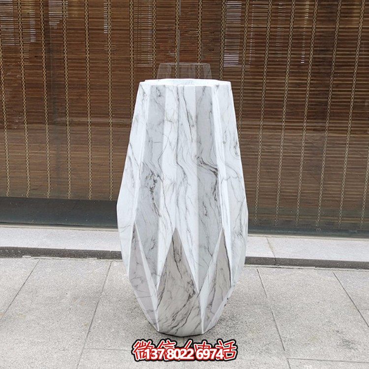 天然大理石雕刻花盆，為酒店裝飾添彩