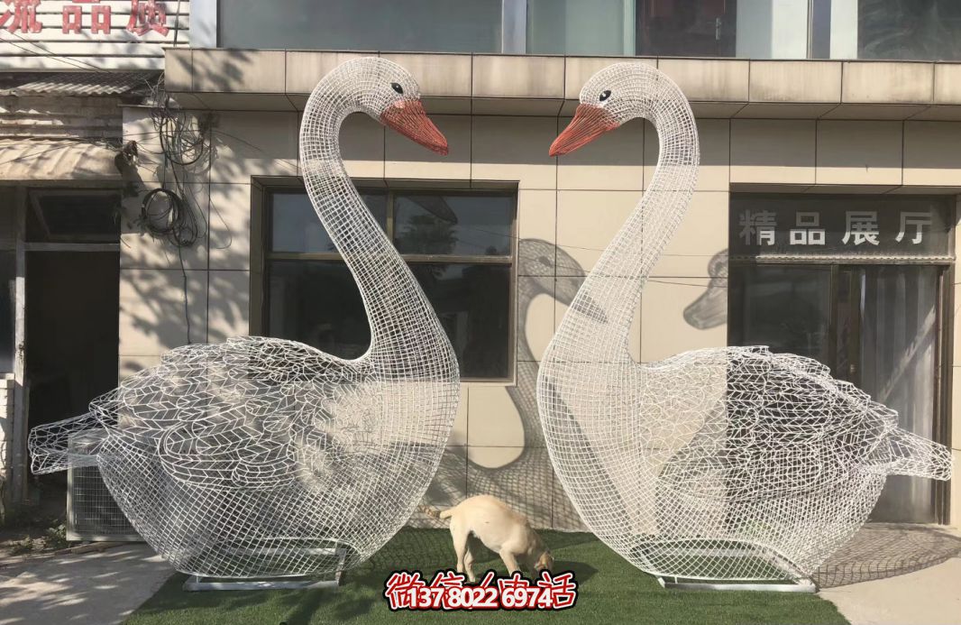 不銹鋼天鵝雕塑，給您的景區(qū)增添一抹優(yōu)雅氣息