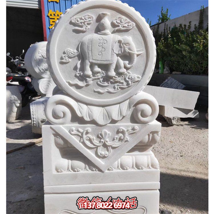 天然石材浮雕太平吉祥抱鼓石，點綴別墅門口