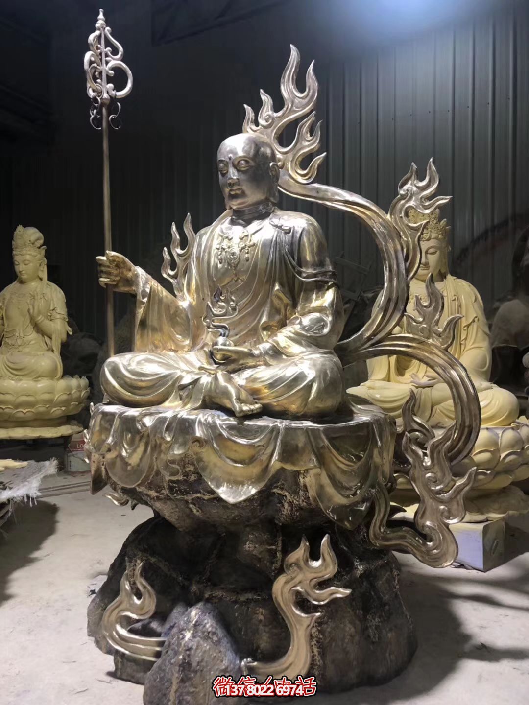 游覽地藏王大型寺廟景區(qū)，感受精美雕塑的神秘魅力