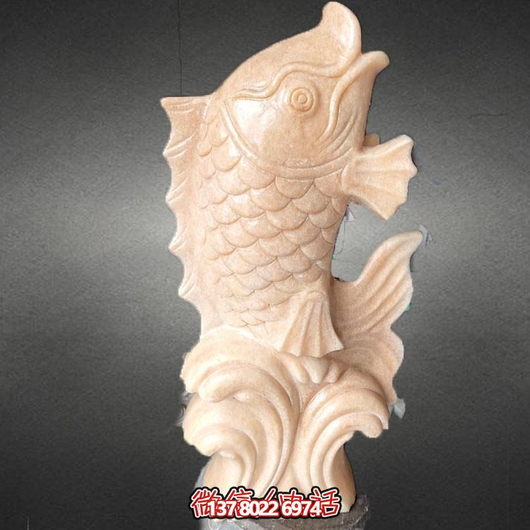 集大理石石雕、水景擺件、鯉魚雕塑于一體的精美藝術(shù)品