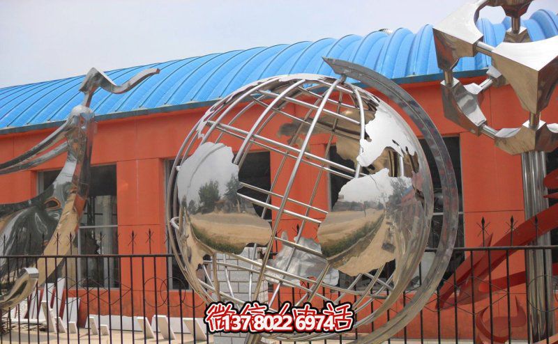 白鋼鏤空地球儀雕塑，為公園增添創(chuàng)意裝飾