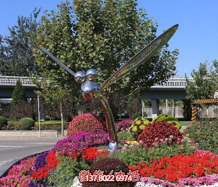 大型不銹鋼蜻蜓雕塑，給城市花園添彩