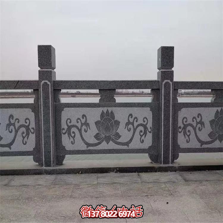 花崗巖護(hù)欄——完美結(jié)合精美雕刻與經(jīng)典欄桿扶手，為寺廟景點(diǎn)帶來外觀華麗的裝飾