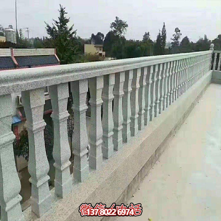 傳統(tǒng)的大理石護欄雕塑，為城市街頭和河道添彩