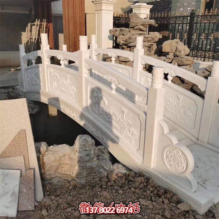 精美大理石雕刻欄桿，為景區(qū)公園拱橋添加裝飾美感和防護(hù)功能