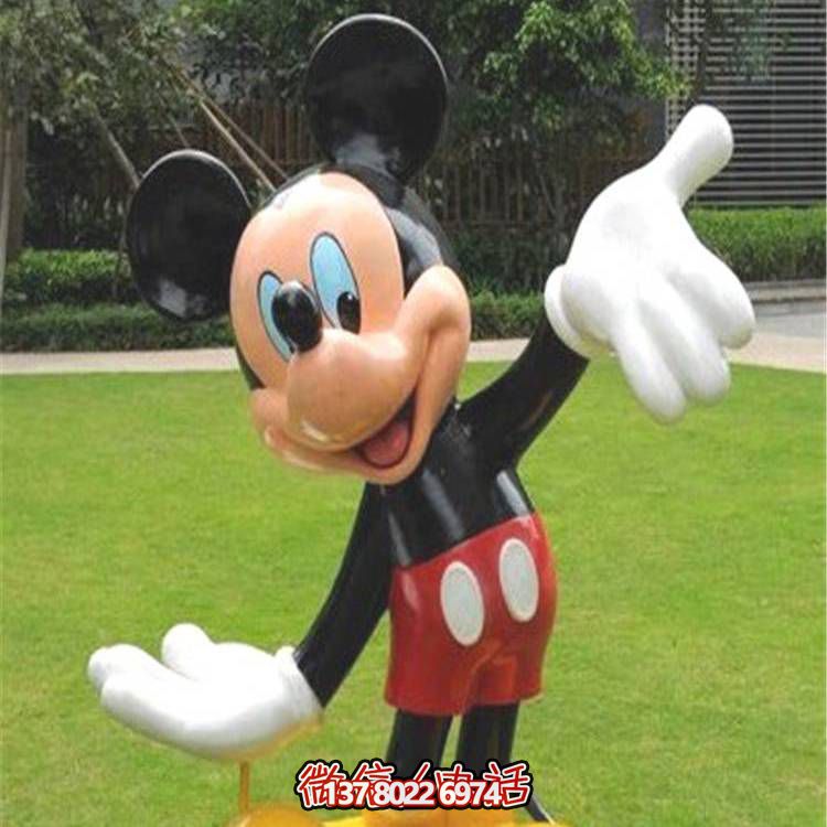 藝術(shù)化大型玻璃鋼米老鼠雕塑，為公園景觀添彩