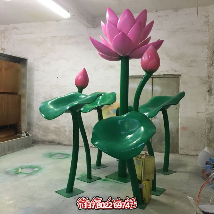 大型不銹鋼彩繪蓮花擺件，為游樂(lè)場(chǎng)、商場(chǎng)、戶外公園增色