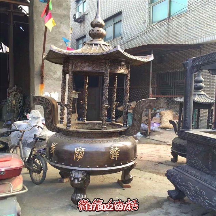 仿古寶蓋圓形香爐，擺放于寺廟、道觀等室內(nèi)