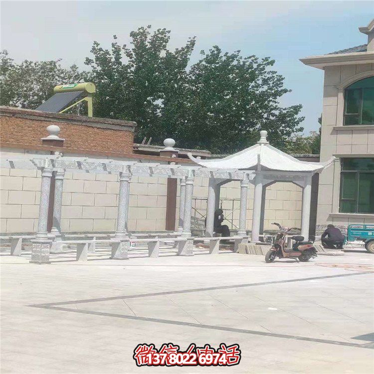 仿古涼亭，大理石裝飾，搭配花架，為別墅院子增添份量