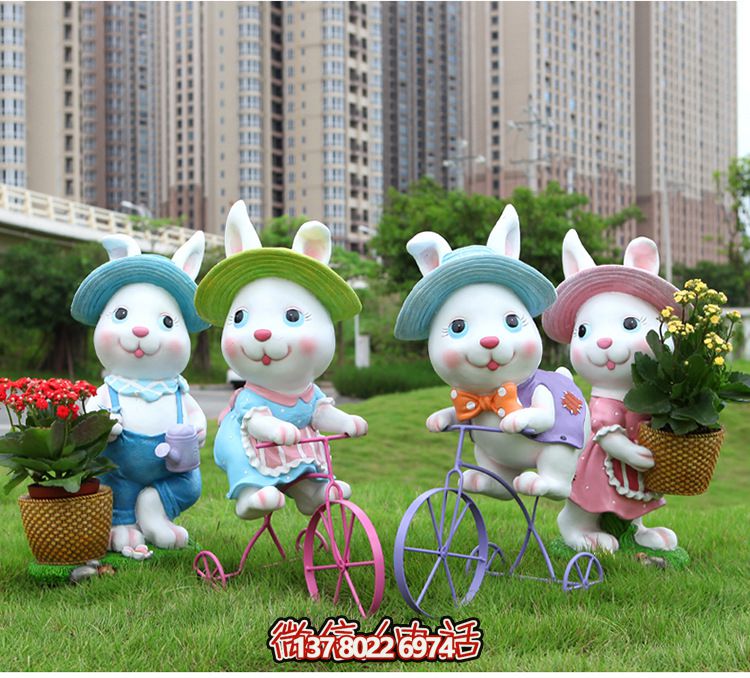 可愛兔子雕塑，為您的草坪添彩