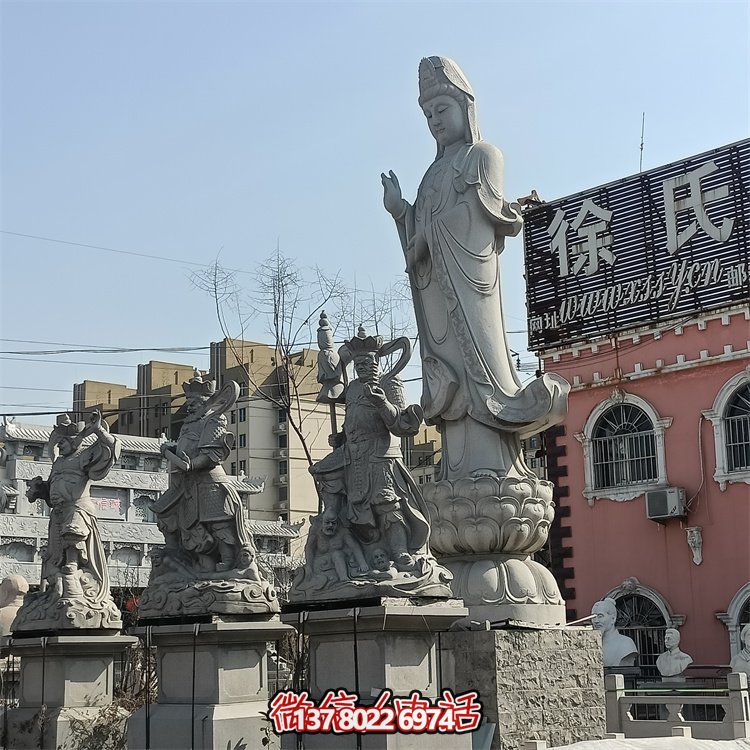 精美關(guān)公、佛像和石獅子雕刻，青石裝點(diǎn)美化廣場(chǎng)