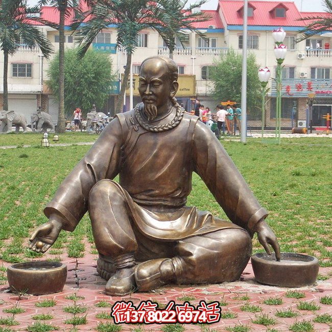 仿銅人物玻璃鋼景觀綠化草坪，提升公園創(chuàng)意氛圍