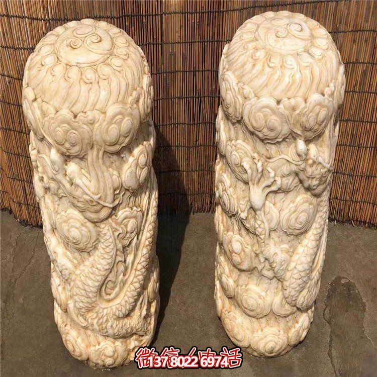 精美石柱浮雕擺件，添上龍庭院門口的濃濃文化氣息