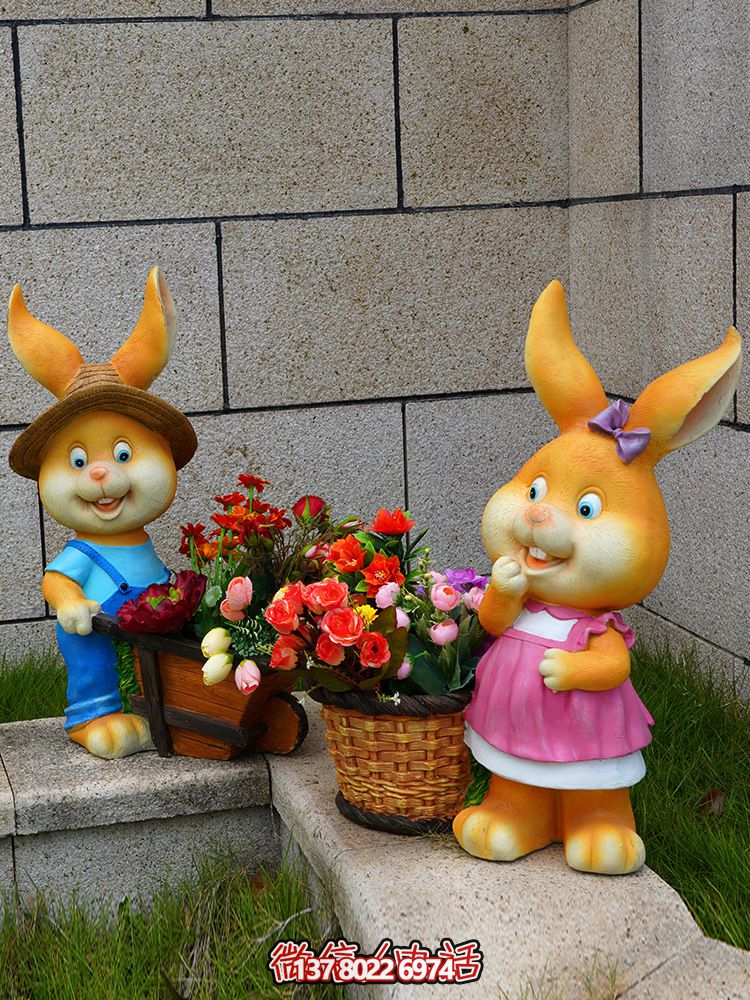 玻璃鋼彩繪只兔子雕塑，為庭院增添精彩