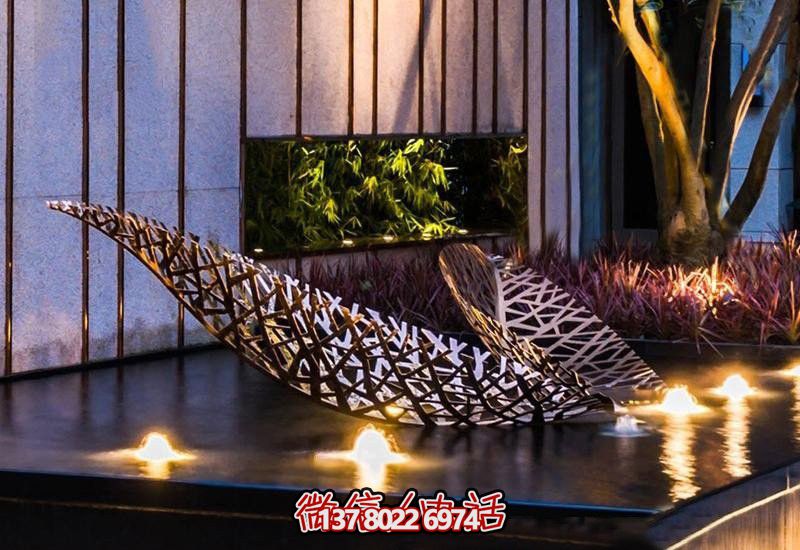 不銹鋼樹葉鏤空雕塑，給戶外和酒店環(huán)境帶來優(yōu)雅氣息