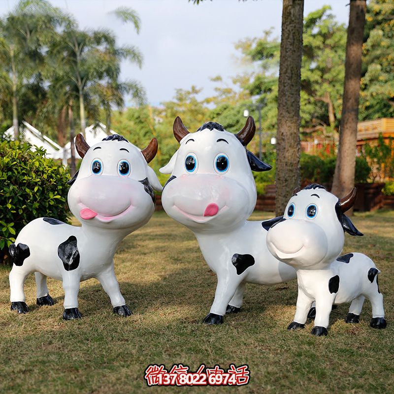 萌卡通牛雕塑，漫步在玻璃鋼公園