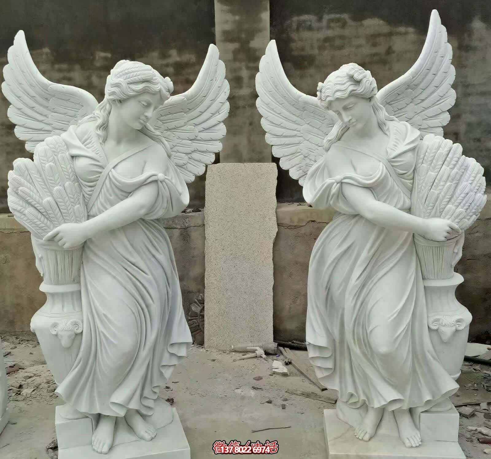 精雕細琢的白玉雕塑，點綴西方庭院別墅