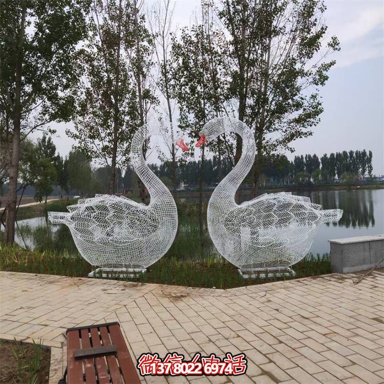 不銹鋼鏤空大型愛(ài)心天鵝雕塑