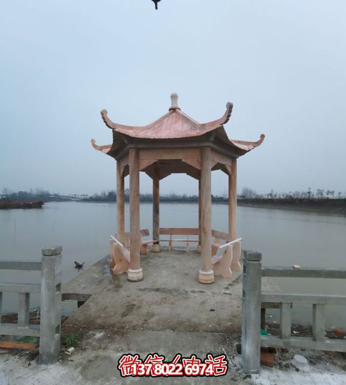 河邊大理石涼亭雕塑，欣賞晚霞紅