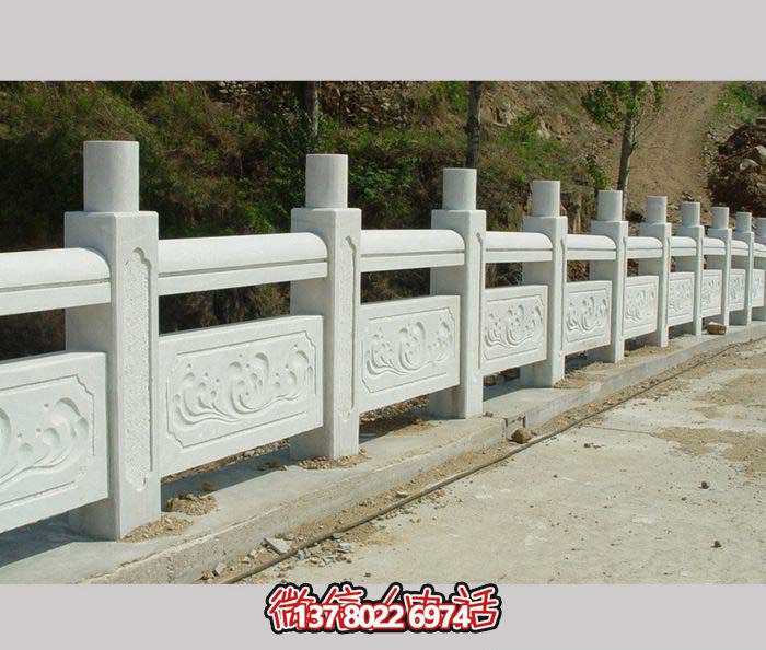 漢白玉欄桿石雕，為景區(qū)山道增添美感