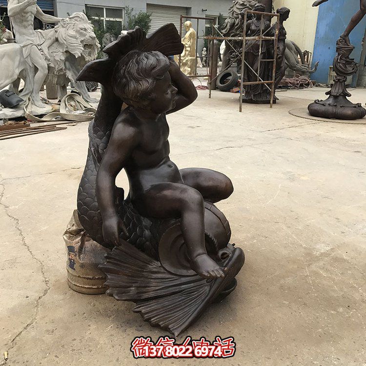 創(chuàng)意銅雕魚(yú)坐椅，讓兒童享受景觀之美