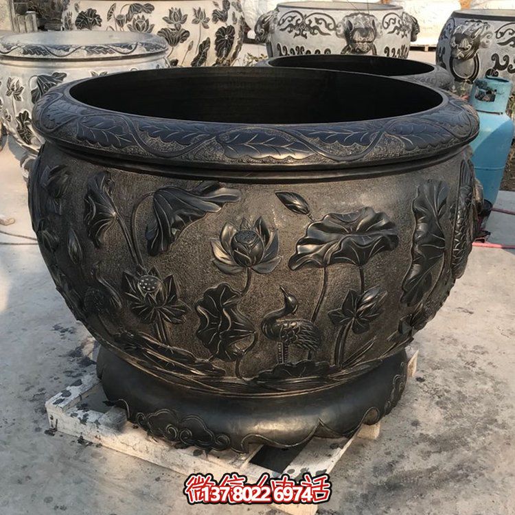 大理石舊庭院養(yǎng)魚(yú)荷花水缸