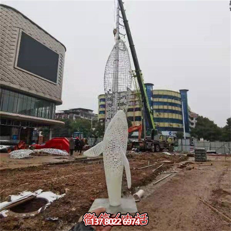 不銹鋼創(chuàng)意鏤空鯨魚(yú)雕塑，點(diǎn)綴園林景觀
