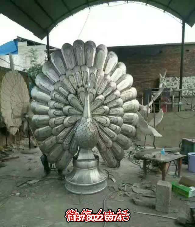 玻璃鋼孔雀雕塑，讓大型酒店里開屏舊的神韻