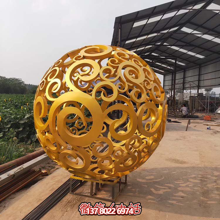 大型不銹鋼鏤空球雕塑，為園林景觀增添靈動(dòng)之美