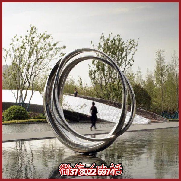 大型不銹鋼鏡面圓環(huán)擺件，點(diǎn)綴園林環(huán)境
