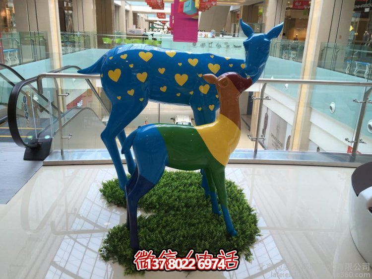 玻璃鋼手工彩繪小鹿擺件，為你的商場增添溫馨美感