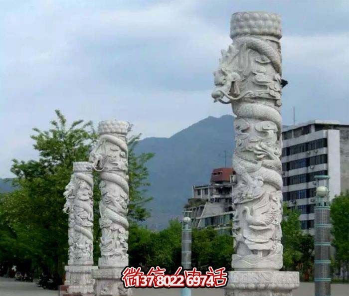 集大理石、石雕、龍柱于一體的大理景觀廣場