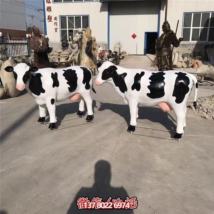 玻璃鋼制仿真動物奶牛雕塑——讓你體驗(yàn)真實(shí)動物世界