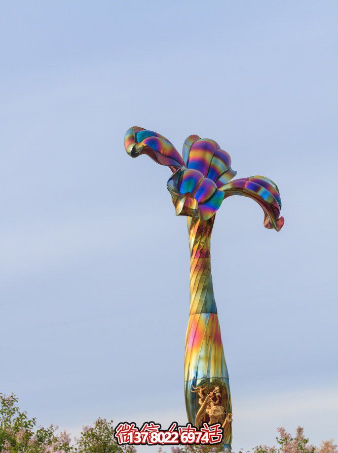 玻璃鋼藝術雕塑，點綴五彩花朵，為公園景觀帶來絢麗奪目的藝術氛圍