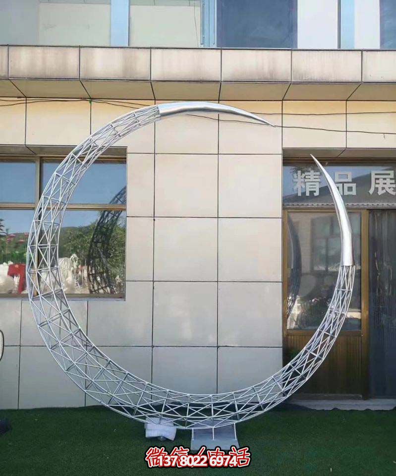 精致月亮雕塑，為您的別墅庭院增添美感