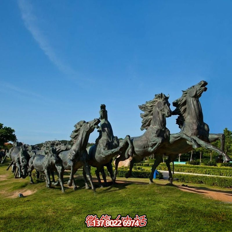 不銹鋼仿古馬雕塑萬(wàn)馬奔騰，重現(xiàn)古老傳奇