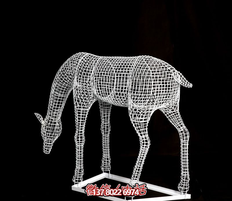 鐵藝梅花鹿雕塑，鏤空低頭更具韻味