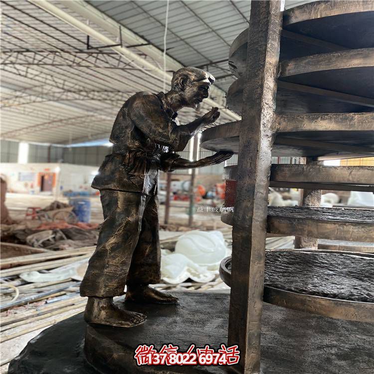 玻璃鋼仿銅人物擺件，點綴戶外園林景觀