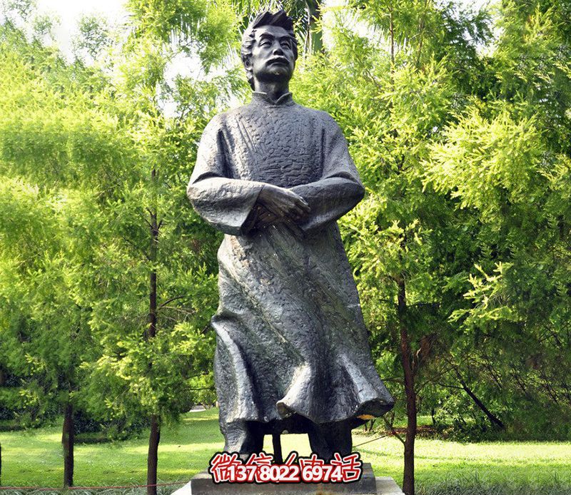 玻璃鋼魯迅人物雕塑，為公園景觀裝飾點(diǎn)綴