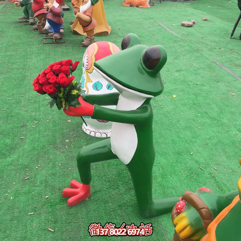 玻璃鋼雕塑，玫瑰青蛙拿玻璃公園裝飾