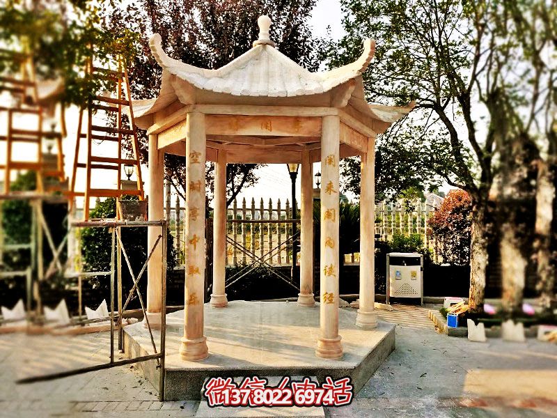 仿古涼亭，擺放在庭院里，欣賞美麗晚霞，營造休閑小區(qū)紅色氛圍
