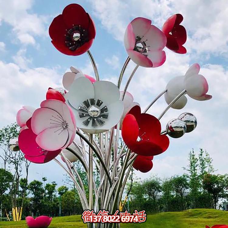 不銹鋼彩繪大型花朵雕塑，為景區(qū)廣場增添色彩