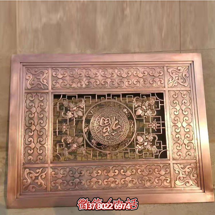 集酒店庭院裝飾黃銅鍛造、鏤空中式壁畫雕塑于一體的藝術(shù)裝飾