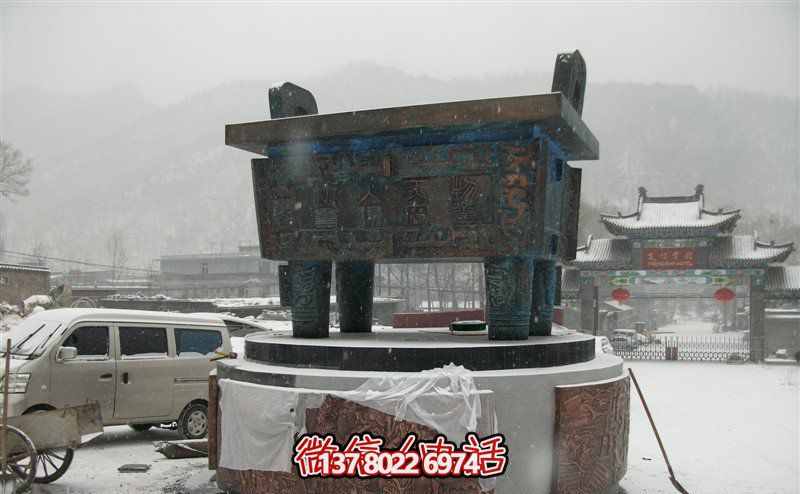 大型仿古青銅雕塑，營(yíng)造獨(dú)特的戶外景觀
