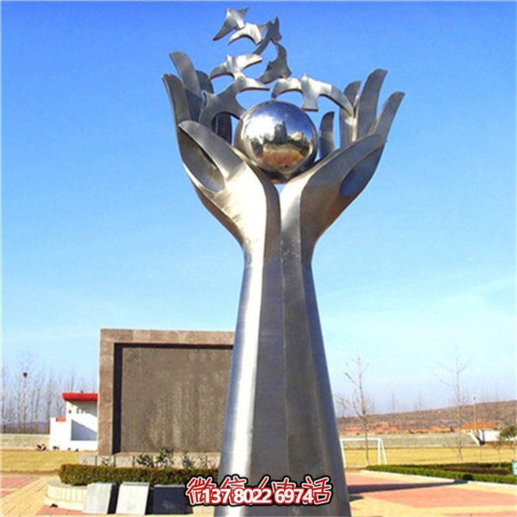 雙手托起希望，不銹鋼創(chuàng)意雕塑景觀擺放于廣場