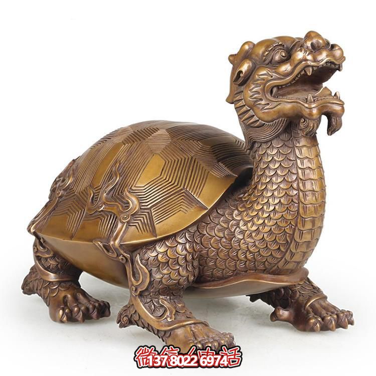 巨型銅雕龍龜雕塑，拙樸寺廟裝點